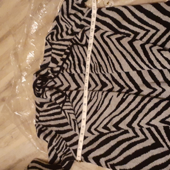 CHAUS NEW YORK CARDIGAN SWEATER NWT - Picture 9 of 9
